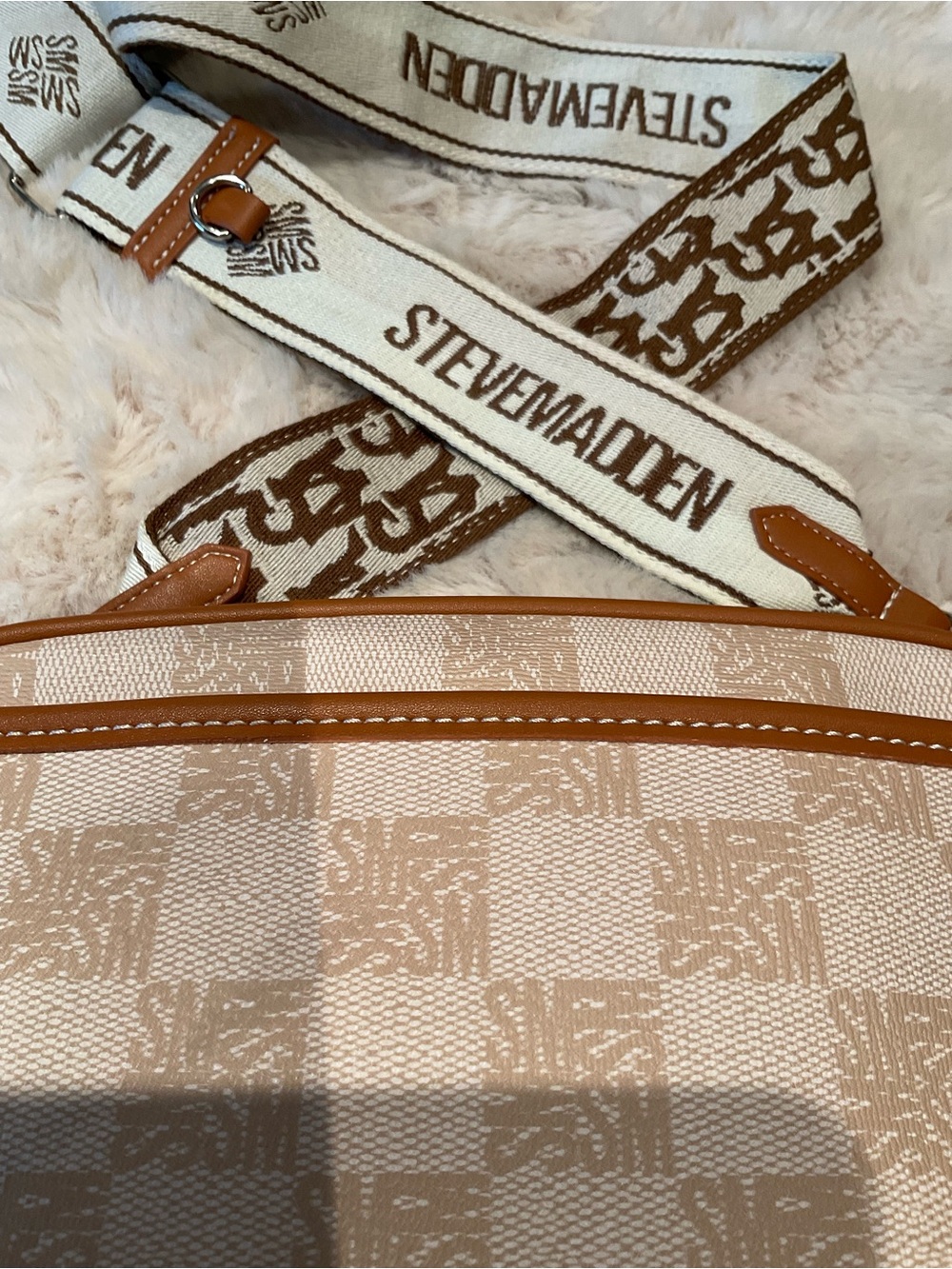 The Viral STEVE MADDEN Brailay Bag ! Vegan Leather Crossbody Bag - Picture 4 of 9